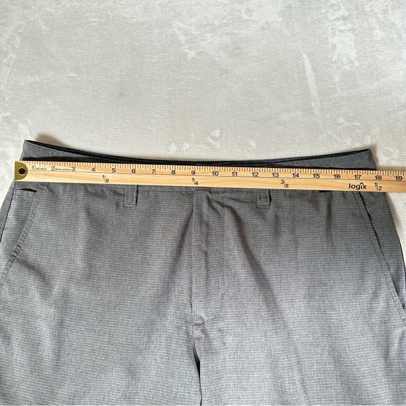 Travis Mathew Mens Chino Shorts Flat Front Casual Golf Striped Gray Size 34 - Picture 12 of 12